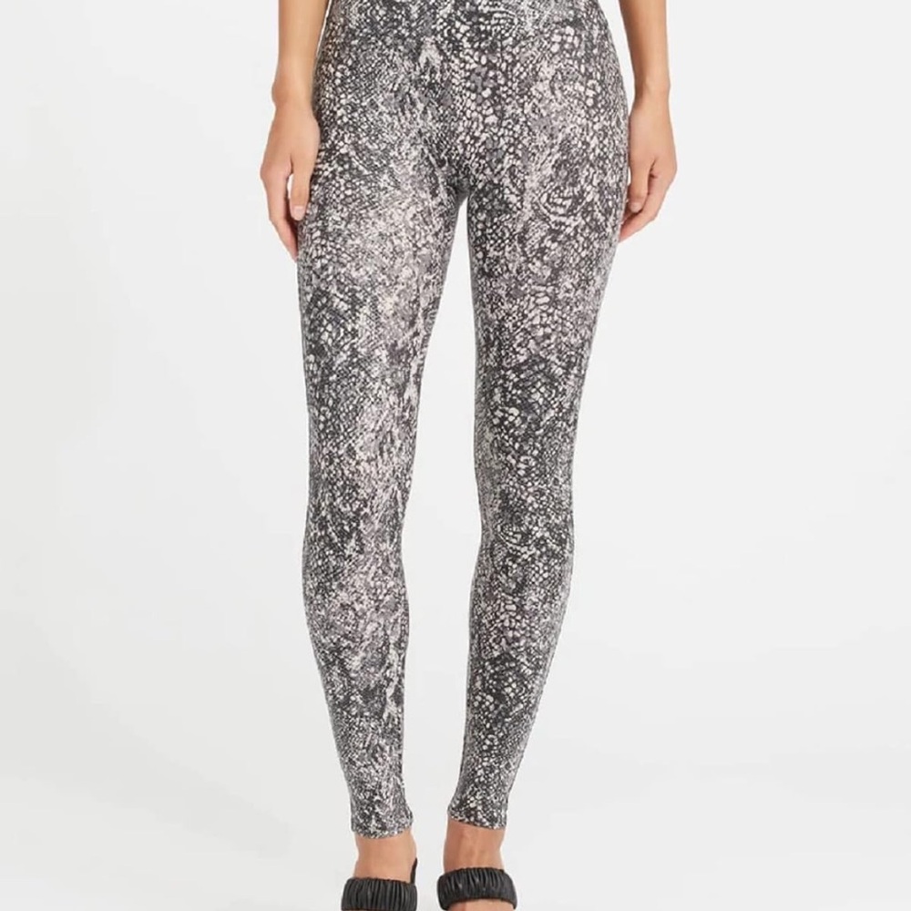 SPANX Black and White Patterned Leggings brand new